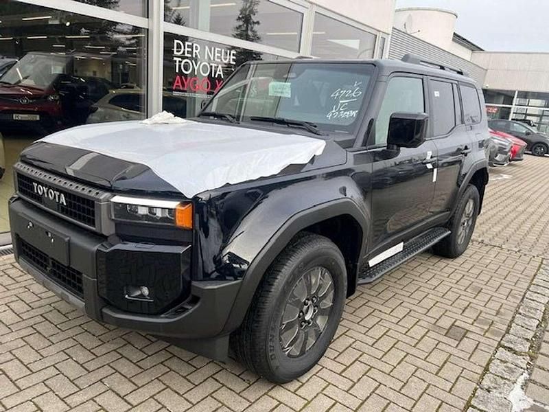Tiefschwarz mica met. Neu 2025 Toyota Land Cruiser SUV | 82.165 € (Guter Preis) - Bild 1/4