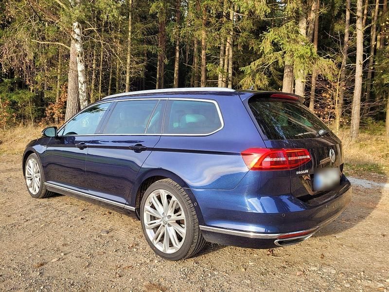 Gebraucht VW Passat Highline 239 PS (175 kW) 2017 Blau Kombi