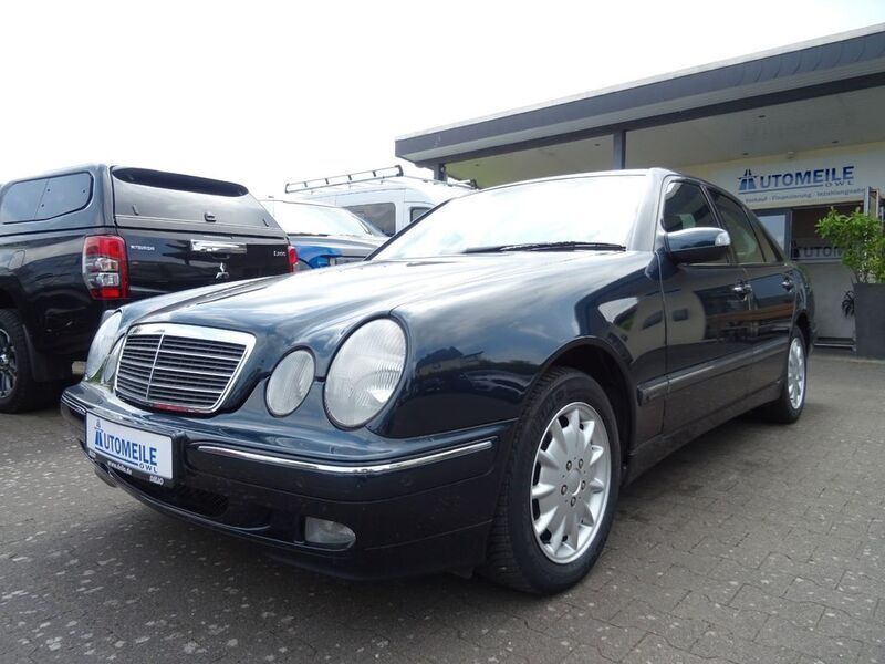 Schwarz Gebraucht 2000 Mercedes E240 Elegance Limousine | 7.990 € (Teuer) - Bild 1/4