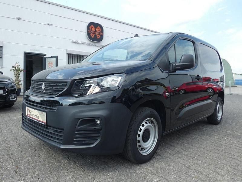 Schwarz Gebraucht 2022 Peugeot Partner Premium Van / Kleinbus | 15.990 € (Fairer Preis) - Bild 1/4