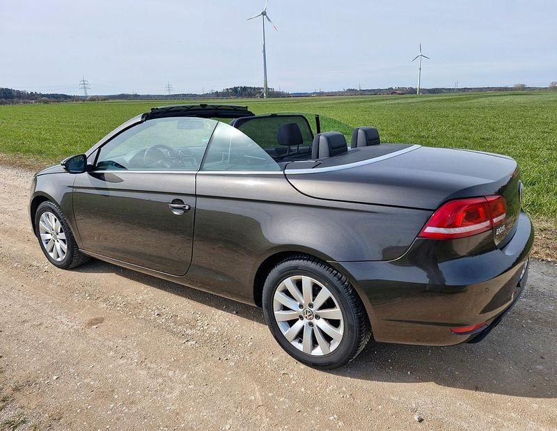 Gebraucht VW Eos 122 PS (89 kW) 2012 Braun Cabrio