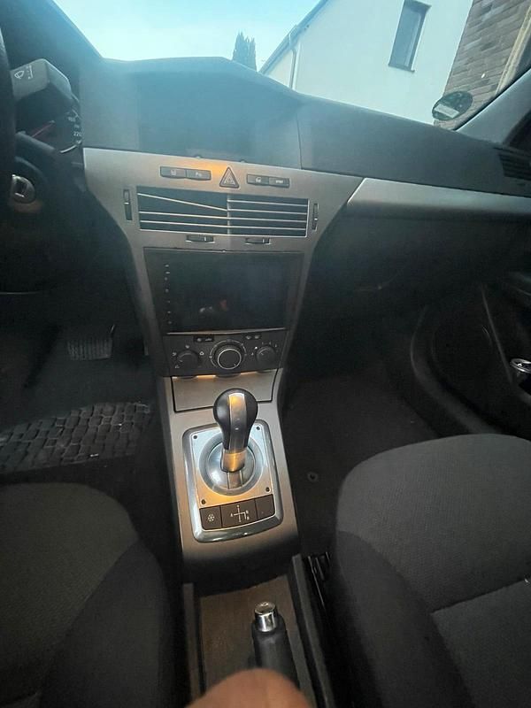 Second-hand Opel Astra 105 CP (77 kW) 2006 Albastru Hatchback