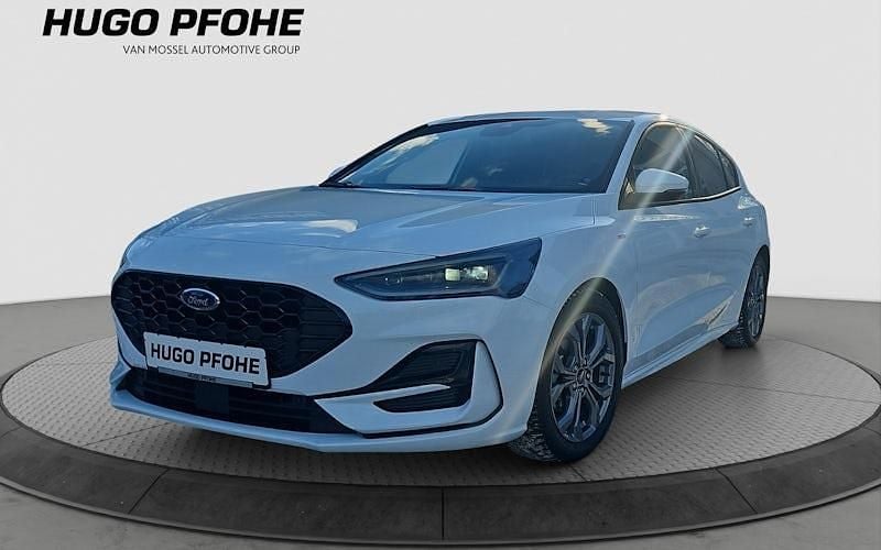Weiß Gebraucht 2024 Ford Focus ST-Line X Limousine | 25.490 € (Guter Preis) - Bild 1/4