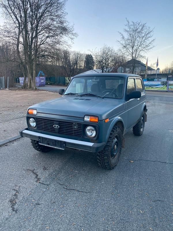 Gebraucht Lada niva 83 PS (61 kW) 2012 Schwarz SUV