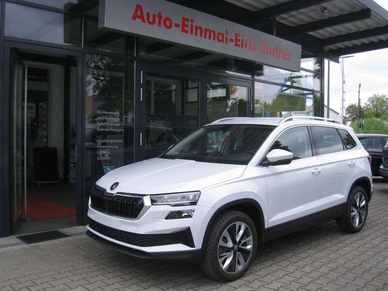 Moonwhite metallic Neu 2025 Skoda Karoq Selection SUV | 35.490 € (Fairer Preis) - Bild 1/3