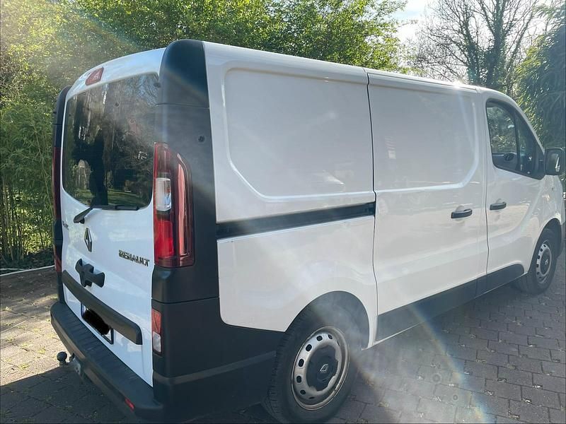 Gebraucht Renault Trafic 121 PS (88 kW) 2019 Weiß Van / Kleinbus