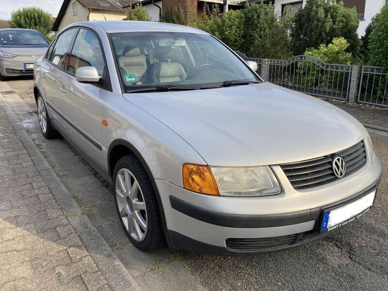 Silber Gebraucht 1997 VW Passat Limousine | 2.700 € (Etwas zu teuer) - Bild 1/4