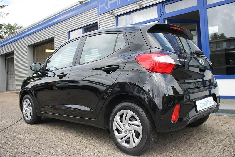 Gebraucht Hyundai i10 Select 67 PS (49 kW) 2020 Schwarz Kleinwagen