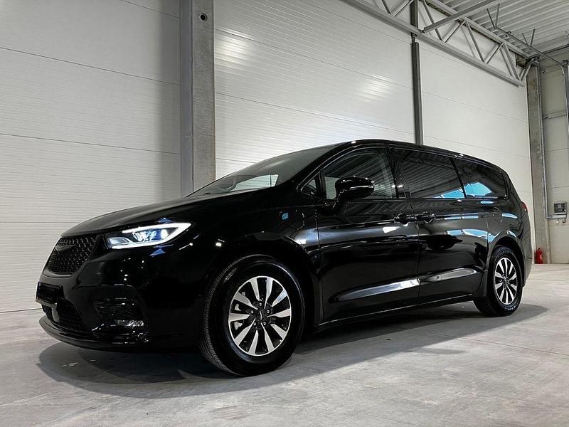 Gebraucht Chrysler Pacifica 291 PS (214 kW) 2024 Schwarz Van / Kleinbus