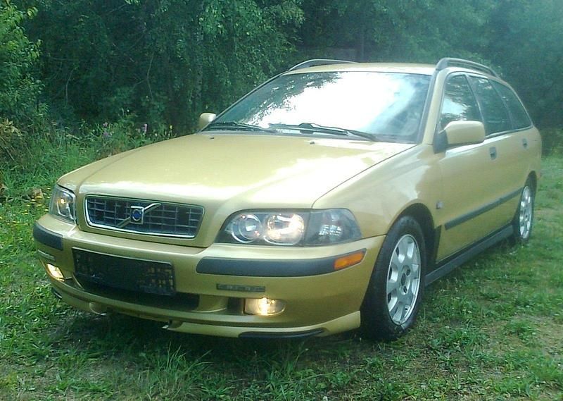 Gold Gebraucht 2002 Volvo V40 Kombi | 550 € (Superpreis) - Bild 1/4