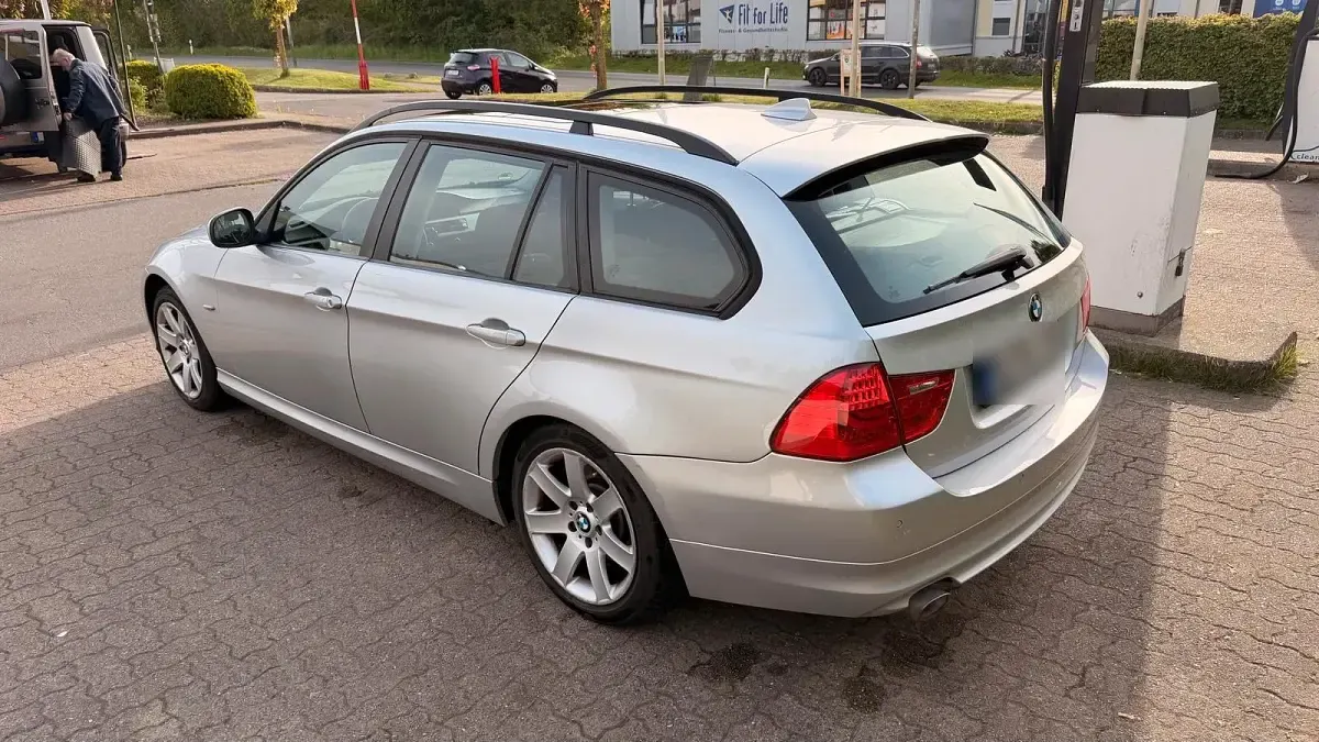 Gebraucht BMW 320 177 PS (130 kW) 2009 Silber Kombi