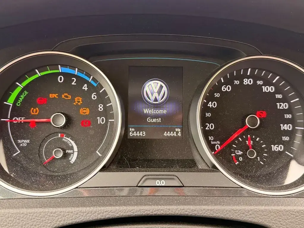 Gebraucht VW e-Golf 100 kW (136 PS) 2020 Grau Kleinwagen