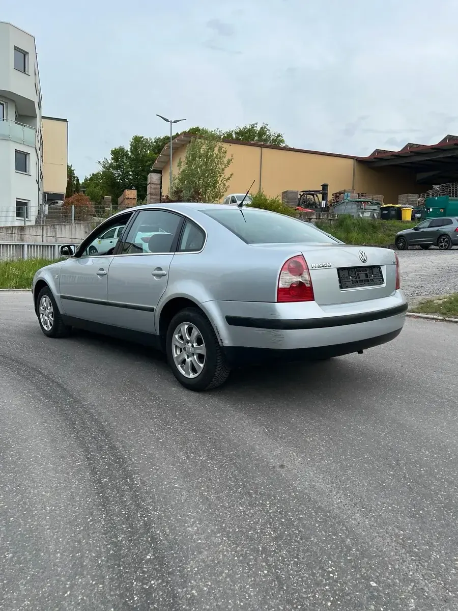 Käytetty VW Passat 116 HP (85 kW) 2001 Hopea Sedan