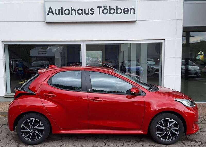 Karminarot Gebraucht 2022 Toyota Yaris Comfort Kleinwagen | 17.990 € (Fairer Preis) - Bild 1/4