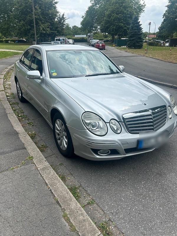 Gebraucht Mercedes E200 186 PS (136 kW) 2007 Grau Limousine