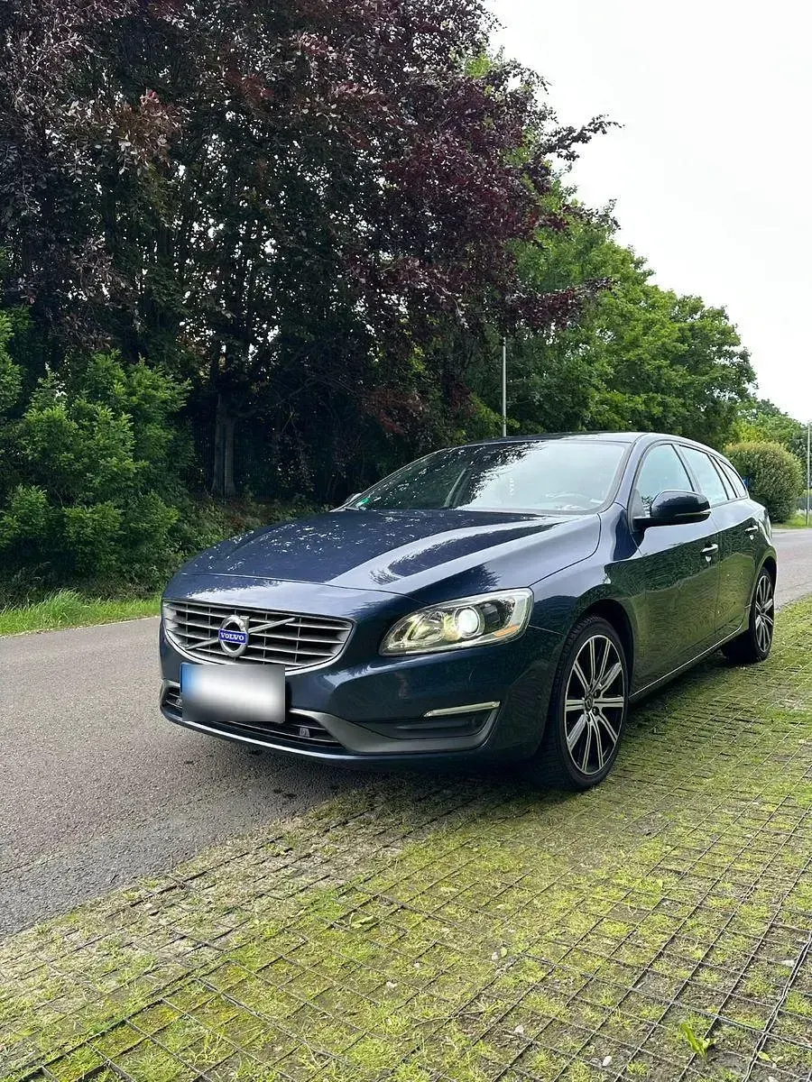 Gebraucht Volvo V60 163 PS (119 kW) 2014 Blau Kombi