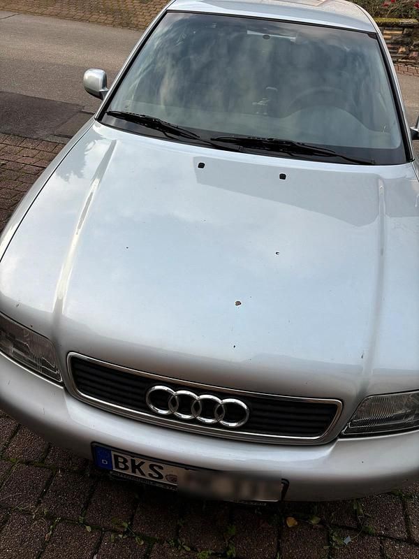 Silber Gebraucht 1998 Audi A4 Limousine | 888 € - Bild 1/4