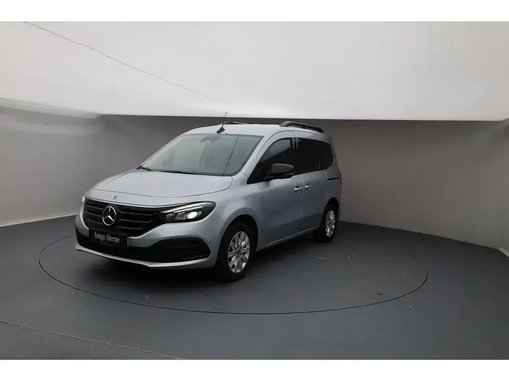 Gebraucht Mercedes EQT200 Premium 89 kW (122 PS) 2024 Helvinsilber metallic Van / Kleinbus