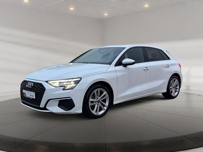 Weiß Gebraucht 2022 Audi A3 Sport Limousine | 22.880 € (Guter Preis) - Bild 1/4