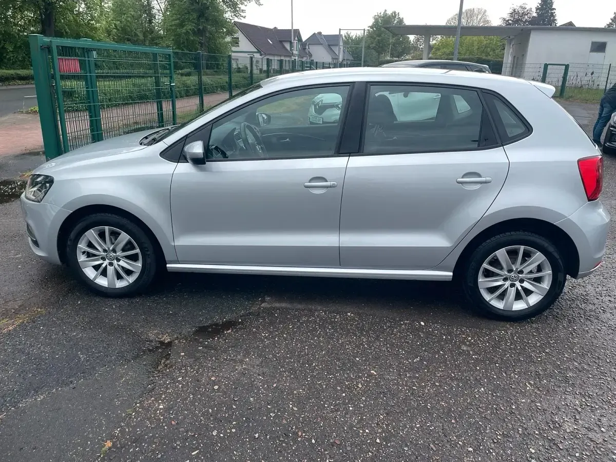 Gebraucht VW Polo Comfortline 75 PS (55 kW) 2014 Reflexsilber metallic Kleinwagen