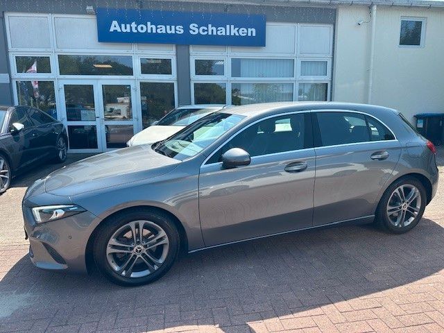 Grau Gebraucht 2019 Mercedes A180 Progressive Limousine | 19.750 € (Fairer Preis) - Bild 1/4