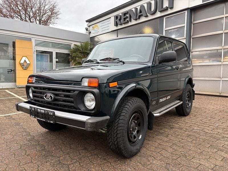 Grün Gebraucht 2018 Lada niva SUV | 15.999 € - Bild 1/4