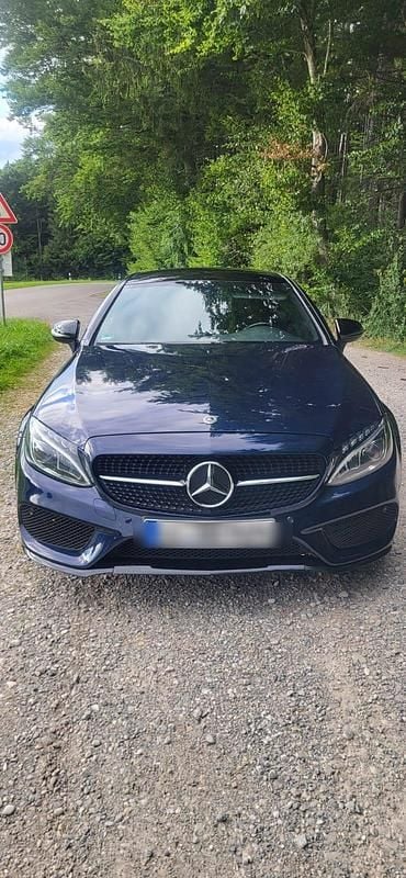 Blau Gebraucht 2018 Mercedes C220 AMG Coupé | 19.999 € (Guter Preis) - Bild 1/4