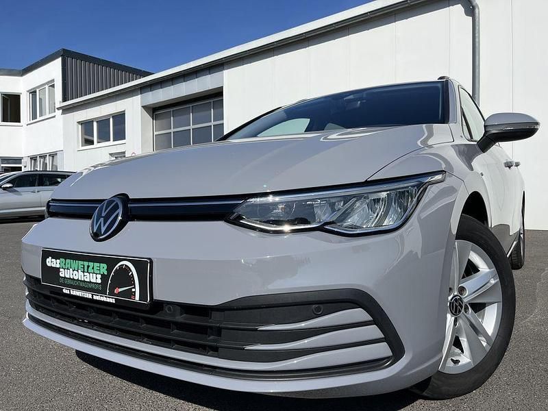 Mondsteingrau Gebraucht 2022 VW Golf VIII Life Kombi | 22.860 € (Fairer Preis) - Bild 1/4