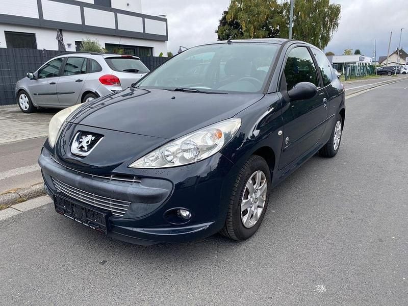 Grau Gebraucht 2012 Peugeot 206+ Kleinwagen | 3.300 € (Fairer Preis) - Bild 1/4
