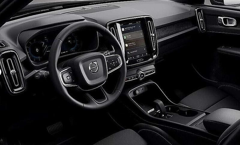 Neu Volvo XC40 Plus 163 PS (119 kW) 2025 Schwarz SUV