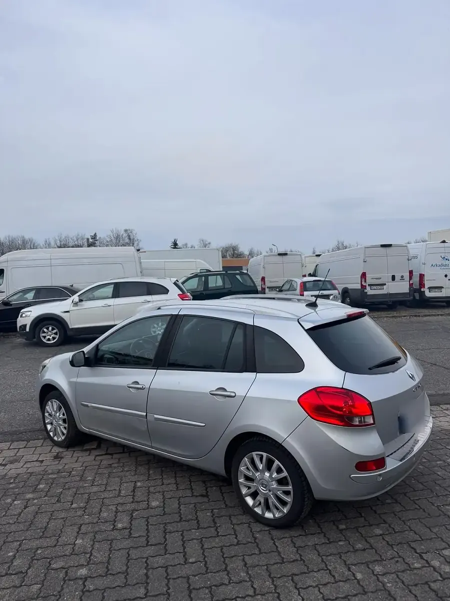 Gebraucht Renault Clio 103 PS (75 kW) 2011 Silber Kombi