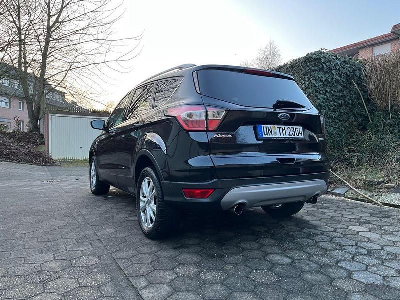 Gebraucht Ford Kuga Titanium 150 PS (110 kW) 2017 Schwarz SUV