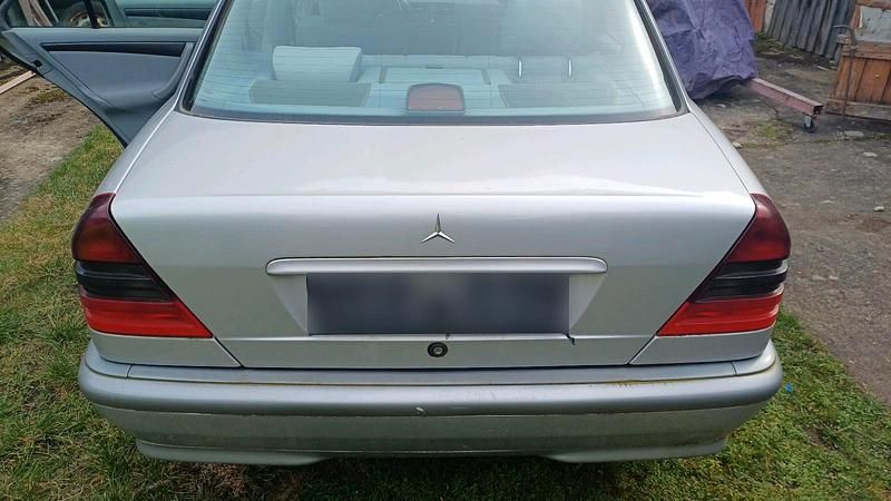 Gebraucht Mercedes C200 100 PS (73 kW) 2000 Silber Limousine
