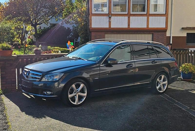 Grau Gebraucht 2010 Mercedes C220 Kombi | 3.599 € (Superpreis) - Bild 1/4