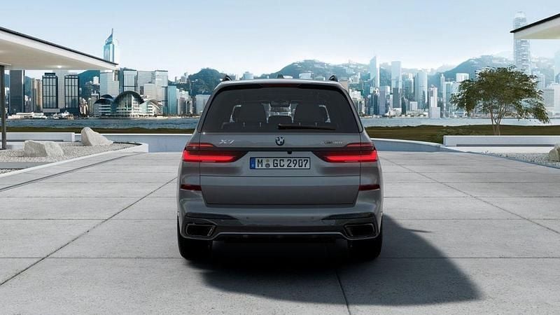 Gebraucht BMW X7 M Sport 381 PS (280 kW) 2023 Saphirschwarmetallic SUV