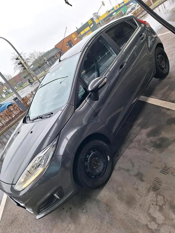 Gebraucht Ford Fiesta Celebration 82 PS (60 kW) 2017 Grau Kleinwagen