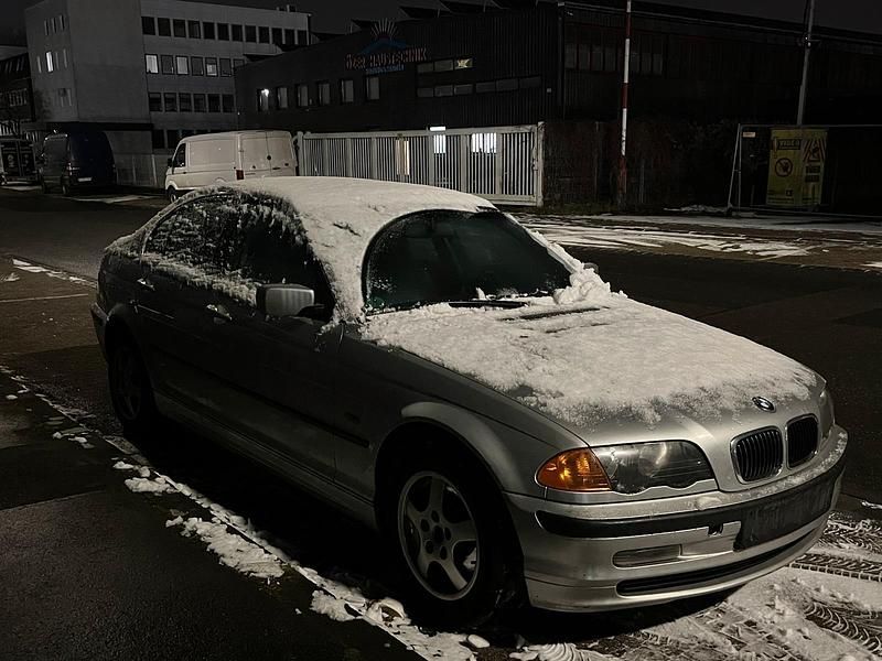 Silber Gebraucht 1998 BMW 320 Limousine | 1.500 € (Guter Preis) - Bild 1/4