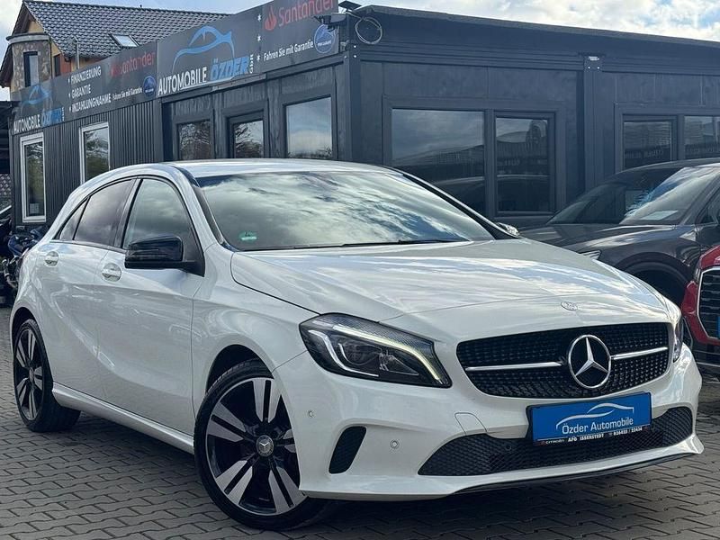 Weiß Gebraucht 2016 Mercedes A180 Limousine | 17.490 € (Etwas zu teuer) - Bild 1/4