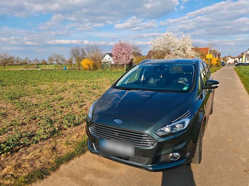 Gebraucht Ford S-MAX Titanium 241 PS (177 kW) 2016 Grün Van / Kleinbus