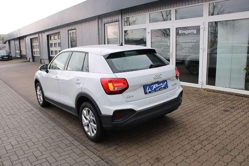 Gebraucht Audi Q2 Basis 110 PS (80 kW) 2022 Gletscherweiß metallic SUV