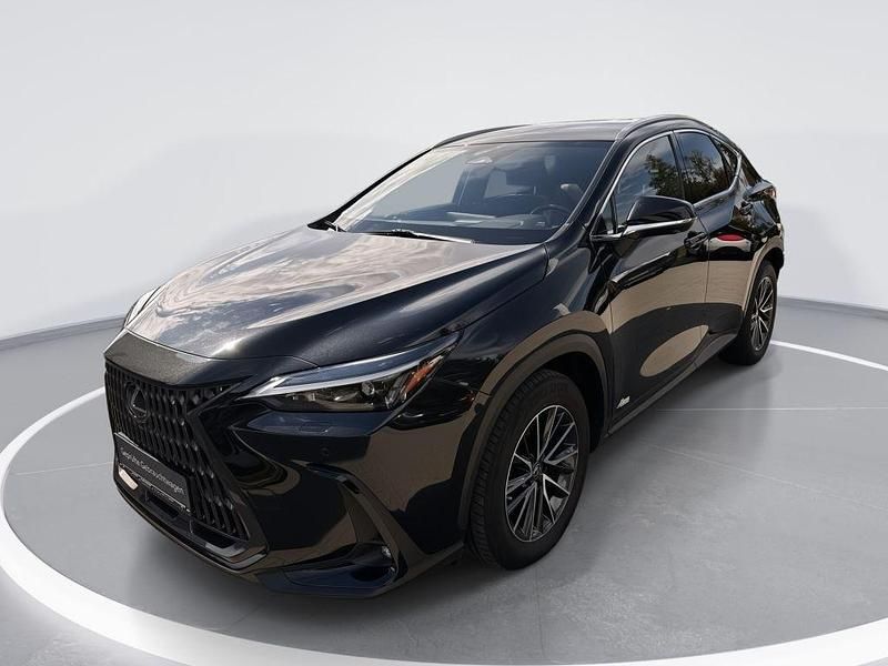 Graphitschwarz metallic Gebraucht 2022 Lexus NX450h+ E-FOUR Executive Line SUV | 48.900 € (Fairer Preis) - Bild 1/4