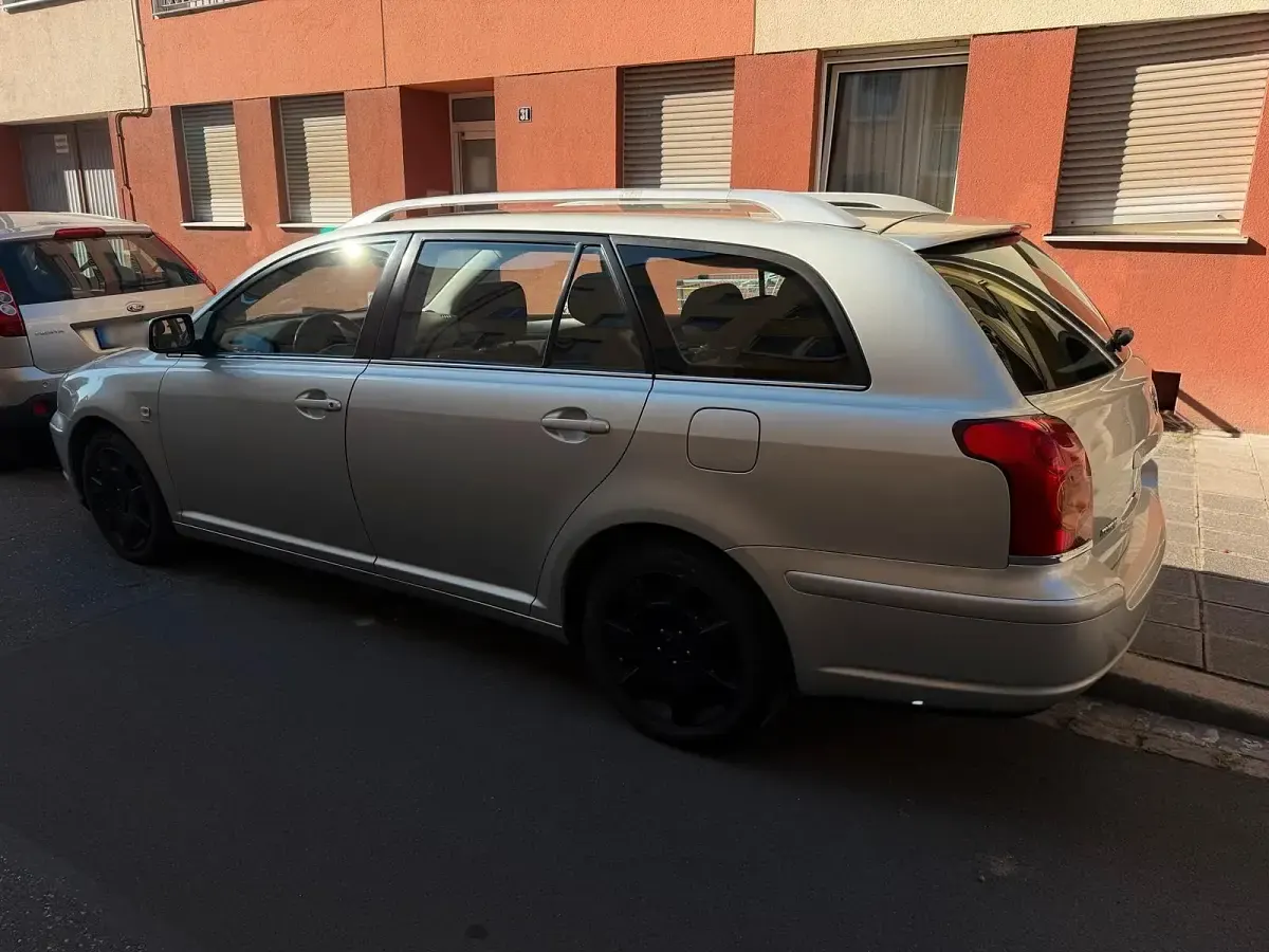Gebraucht Toyota Avensis 147 PS (108 kW) 2004 Grau Kombi