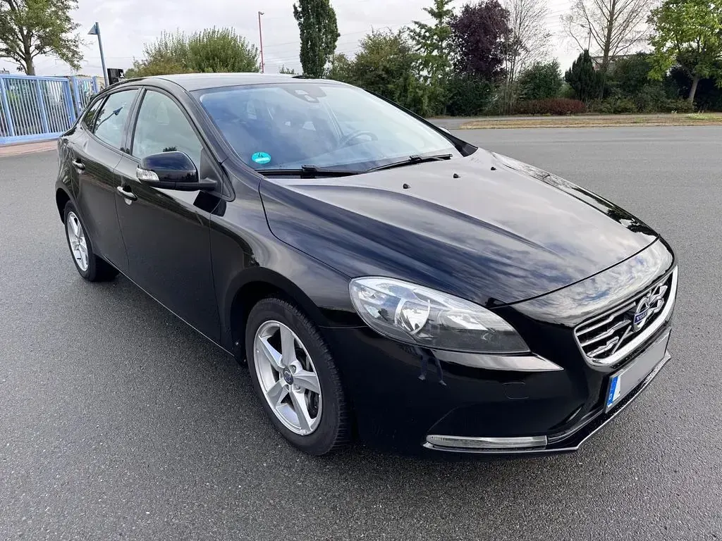 Gebraucht Volvo V40 150 PS (110 kW) 2012 Schwarz Kleinwagen