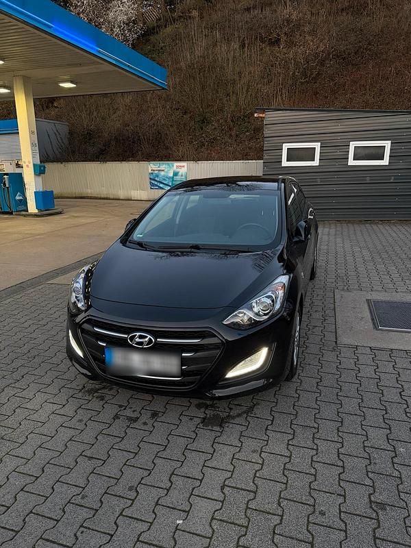 Gebraucht Hyundai i30 100 PS (73 kW) 2016 Schwarz Kleinwagen