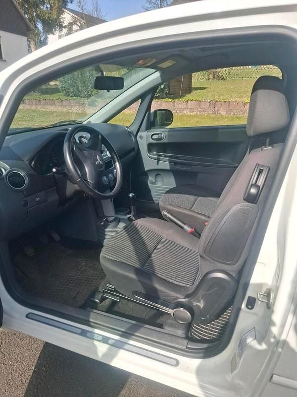 Second-hand Mitsubishi Colt 70 CP (51 kW) 2008 Alb Berlinǎ
