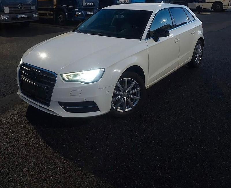 Gebraucht Audi A3 Sport 179 PS (131 kW) 2014 Weiß Limousine