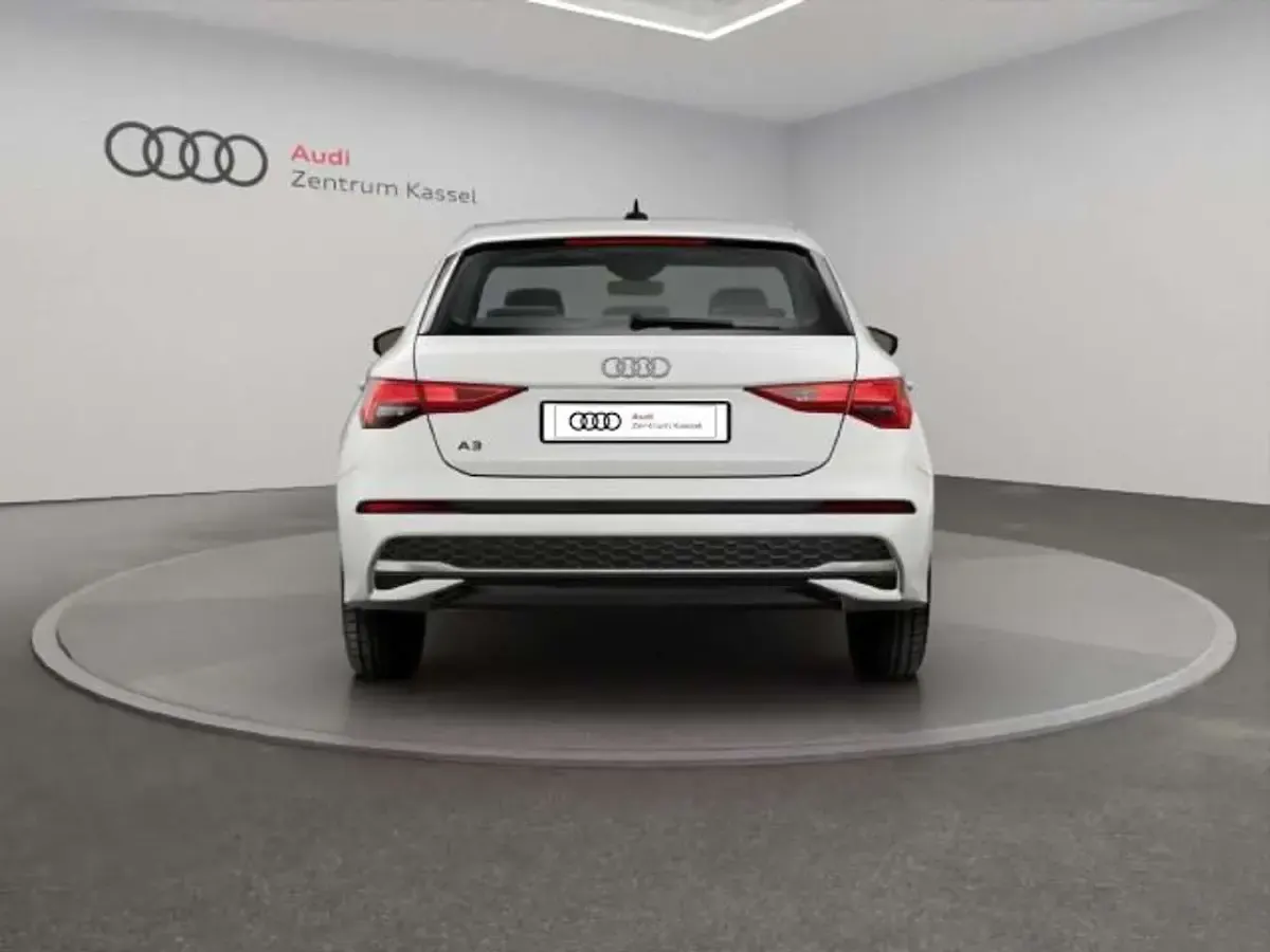 Gebraucht Audi A3 116 PS (85 kW) 2024 Arkonaweiß Limousine