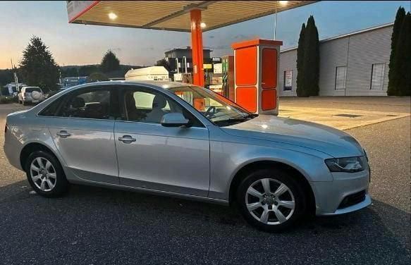 Silber Gebraucht 2009 Audi A4 Limousine | 7.300 € (Fairer Preis) - Bild 1/4