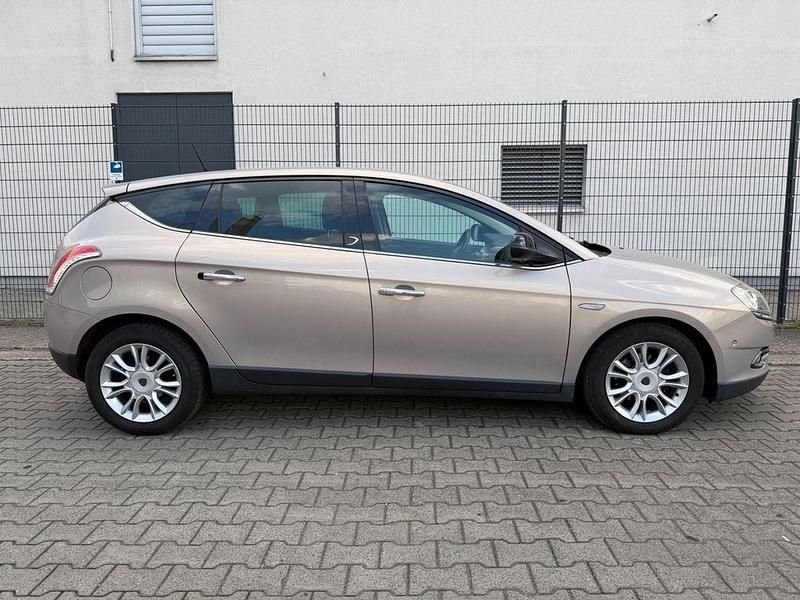 Gebraucht Lancia Delta 120 PS (88 kW) 2010 Silber Kleinwagen