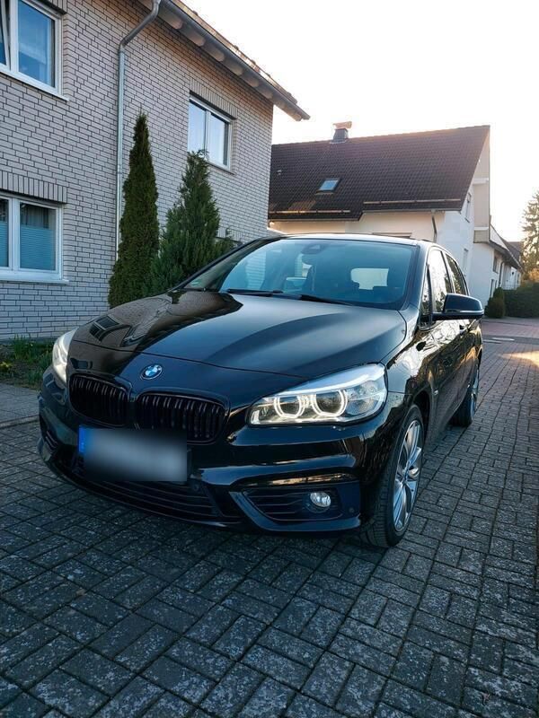 Schwarz Gebraucht 2016 BMW 220 Sport Line Kombi | 15.499 € - Bild 1/4
